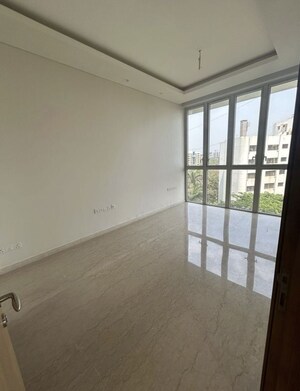 Room in 3 BHK Apartment at Bandra Kurla Complex – for Rent