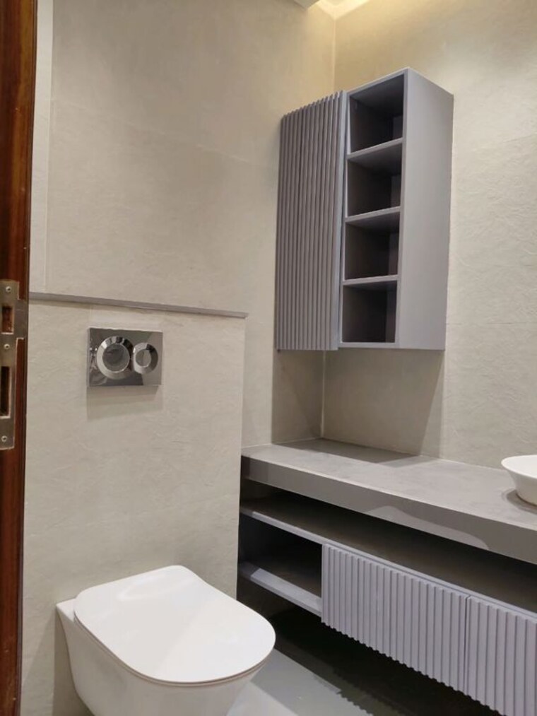 Bathroom, dlf-atria 3 Bedroom 3000 Sq.Ft. Builder Floor In Dlf Phase ii Gurgaon 10210183
