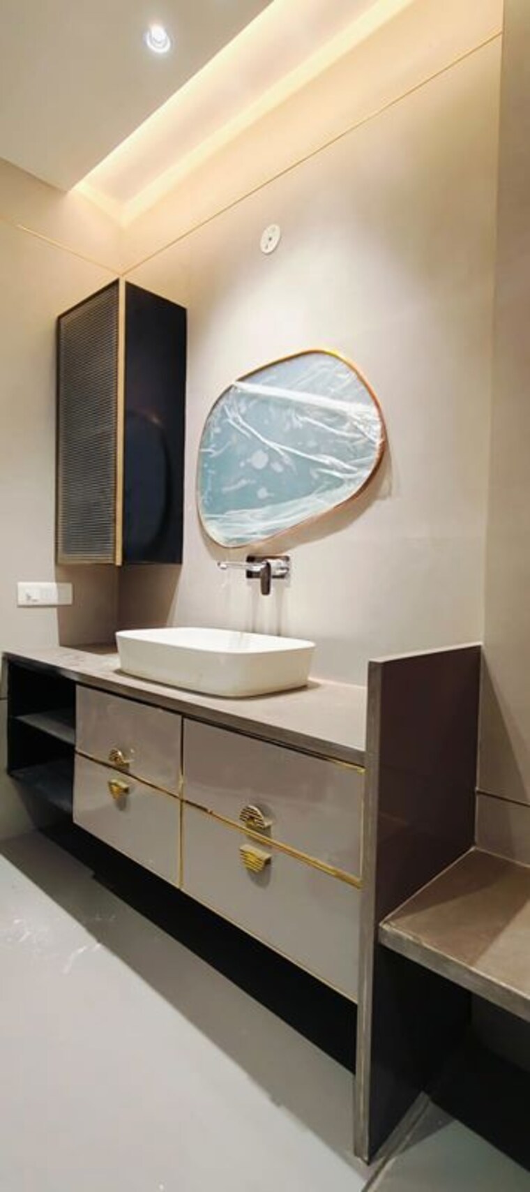 Bathroom, dlf-atria 3 Bedroom 3000 Sq.Ft. Builder Floor In Dlf Phase ii Gurgaon 10210183