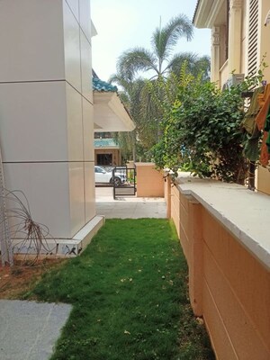 Balcony in 6 BHK Villa at Tellapur – for Rent