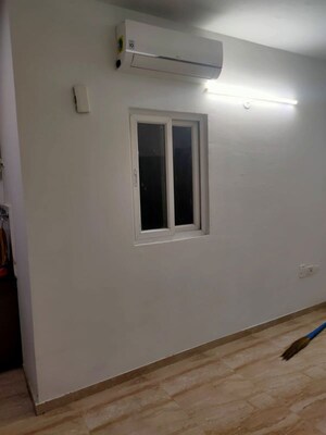 Room in 3 BHK Apartment at Vatika City Homes, Sector 83 – for Rent