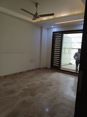 Room in 6 BHK Independent House at New Friends Colony – for Sale