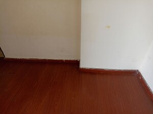 Room in 2 BHK Apartment at Amrapali Golf Homes, Sector 4 Greater Noida – for Rent