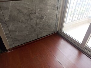 Room in 2 BHK Apartment at Amrapali Golf Homes, Sector 4 Greater Noida – for Rent