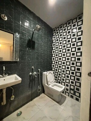 Bathroom in 2 BHK Builder Floor at Palm Residency Chhatarpur, Chattarpur – for Rent