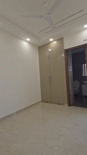 Room in 3 BHK Builder Floor at Puri Kohinoor Emporium, Sector 89 – for Sale