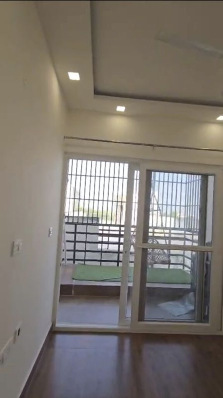 Room, puri-kohinoor-emporium 3 Bedroom 150 Sq.Yd. Builder Floor In Sector 89 Faridabad 10210444