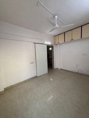 Room in 2 BHK Apartment at Andheri West – for Rent