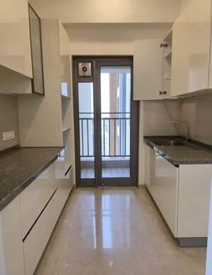 Room in 3 BHK Apartment at Piramal Mahalaxmi, Mahalaxmi – for Rent