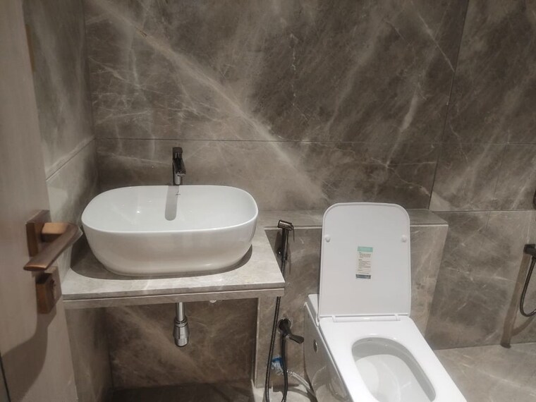 Bathroom, juhu 3 Bedroom 1750 Sq.Ft. Apartment In Juhu Mumbai 10201452