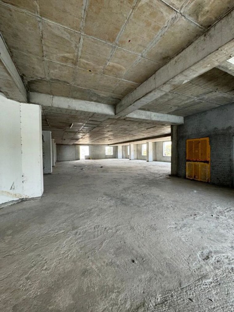  Parking, hennur Commercial Office Space 2501 Sq.Ft. In Hennur Bangalore 10210613