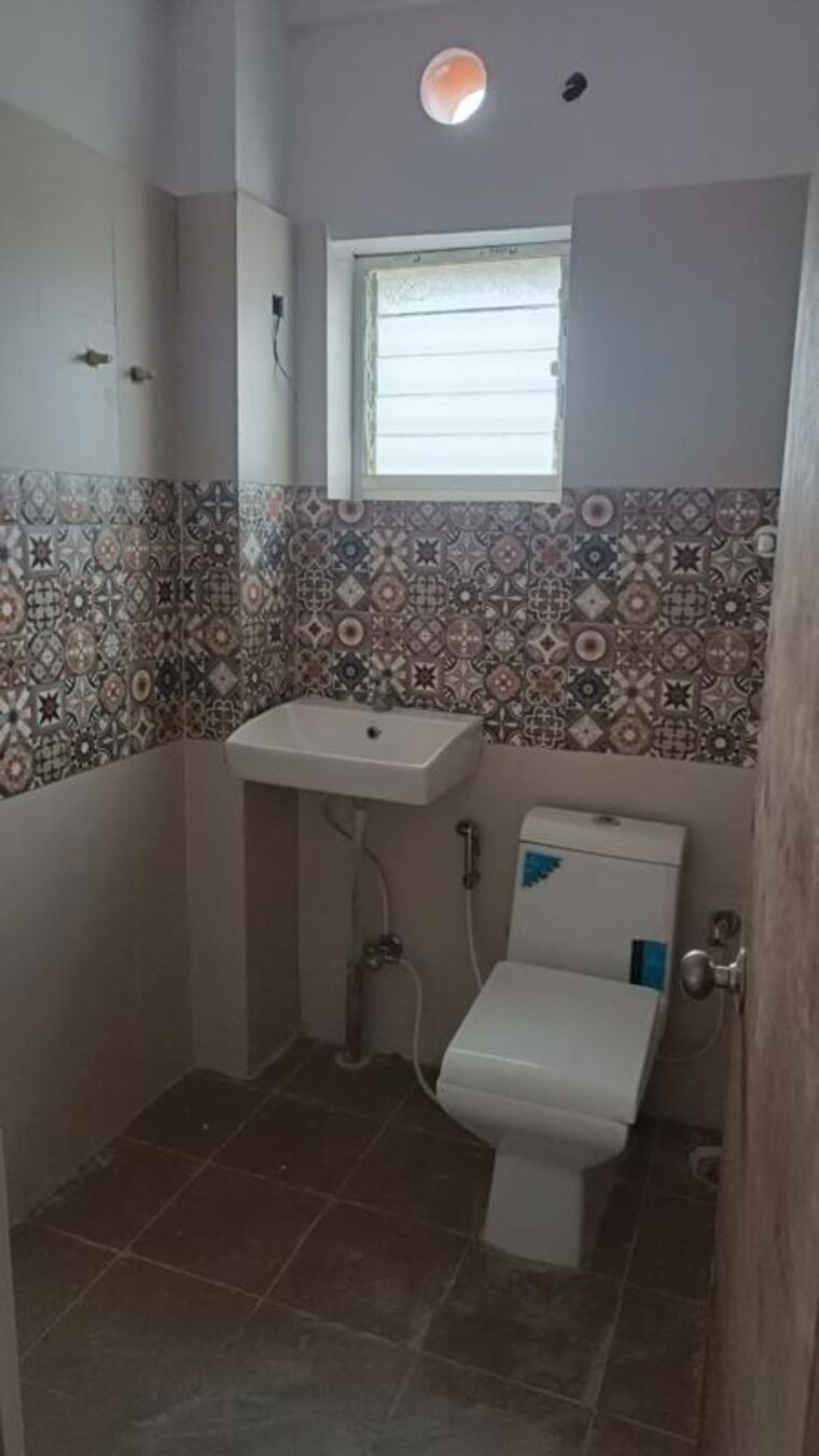 Bathroom, rekjuani 2 Bedroom 754 Sq.Ft. Apartment In Rekjuani Kolkata 10210629