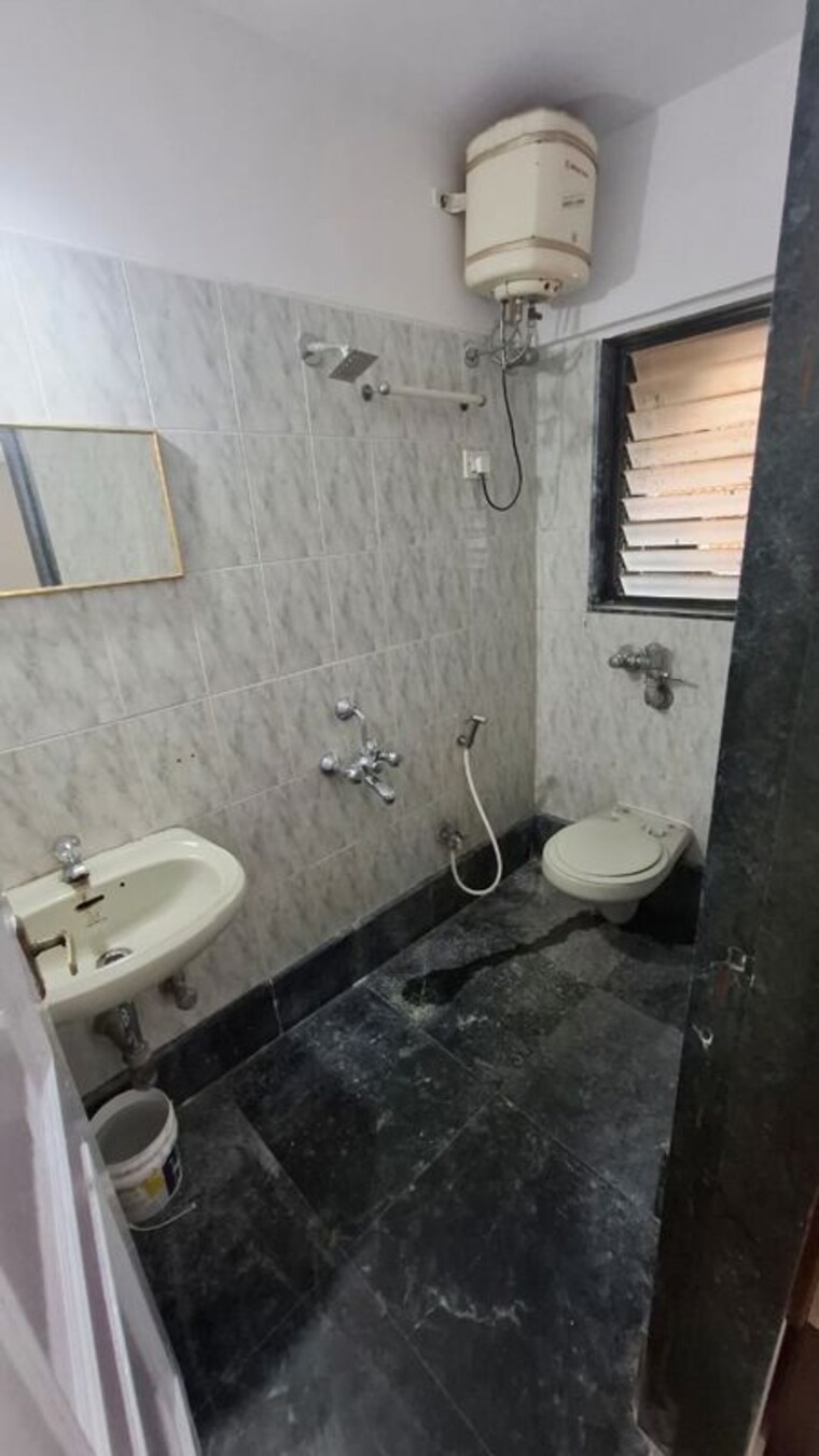 Bathroom, crystal-palace-powai 2 Bedroom 950 Sq.Ft. Apartment In Powai Mumbai 10210811