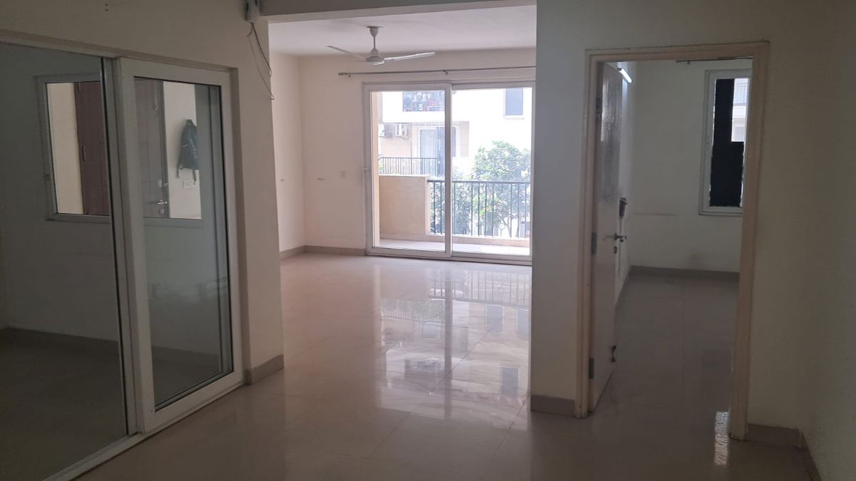 3 BHK + Extra Room Apartment For Rent in Pyramid Altia