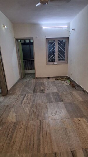 Room in 1 BHK Apartment at Raheja Township, Malad East – for Rent