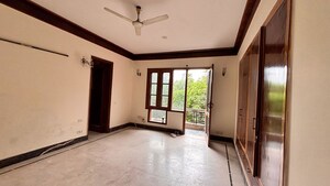 Room in 4 BHK Builder Floor at Hauz Khas Enclave – for Rent