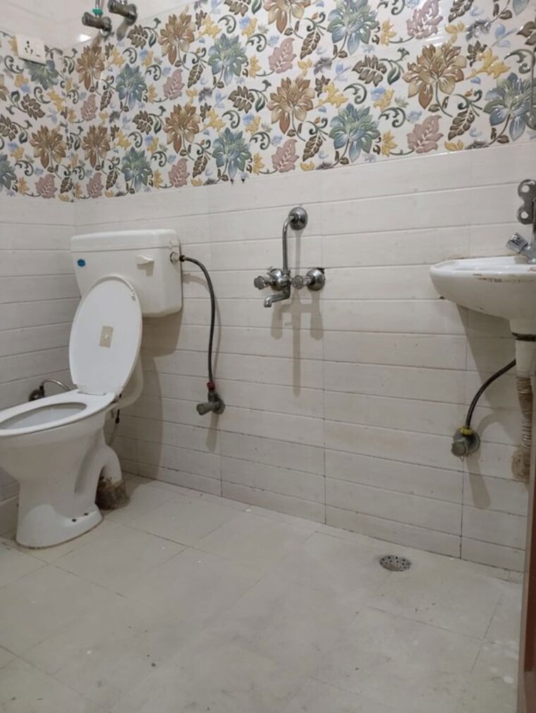 Bathroom, neb sarai 1 RK 450 Sq.Ft. Builder Floor In Neb Sarai Delhi 10211005