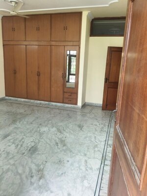 Room in 3 BHK Builder Floor at Ansal Plaza Sector-23, Sector 23 – for Rent