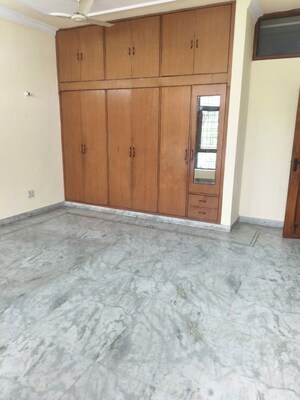 Room in 3 BHK Builder Floor at Ansal Plaza Sector-23, Sector 23 – for Rent