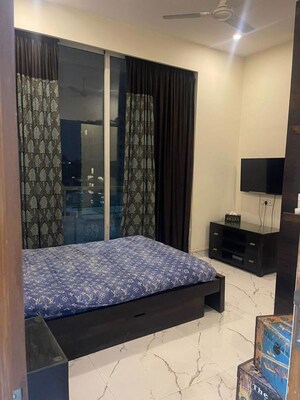 Bedroom in 2 BHK Apartment at Khar West – for Rent