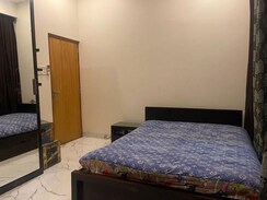 2 BHK Apartment For Rent in Khar West