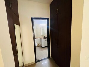 Furnished Amenities in 3.5 BHK Apartment at Unitech Nirvana Country Cedar Crest, Sector 50 – for Rent
