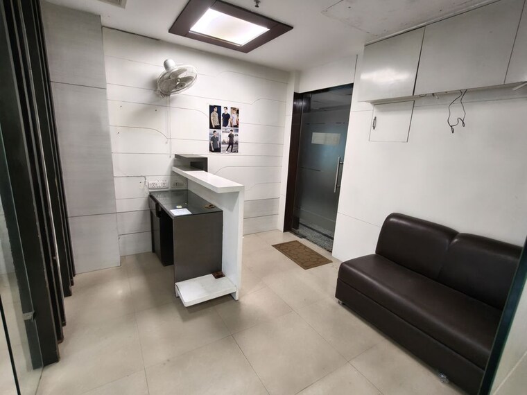 Team Area, netaji subhash place Commercial Office Space 986 Sq.Ft. In Netaji Subhash Place Delhi 10211165