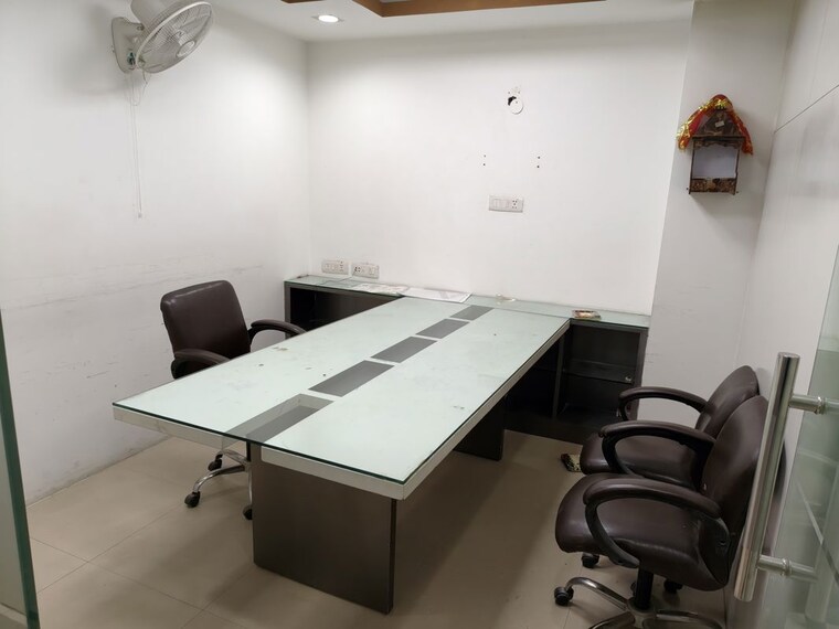 Team Area, netaji subhash place Commercial Office Space 986 Sq.Ft. In Netaji Subhash Place Delhi 10211165