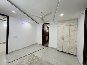 Room in 3 BHK Builder Floor at Ansal Plaza Sector-23, Sector 23 – for Rent