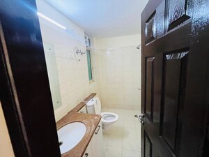 Building Lobby in 3.5 BHK Apartment at Unitech Nirvana Country Cedar Crest, Sector 50 – for Rent