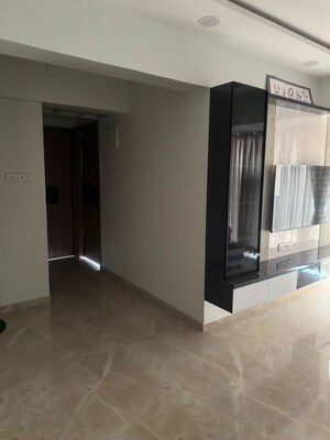 Room in 2 BHK Apartment at Oxford Florida Riverwalk, Mundhwa – for Rent