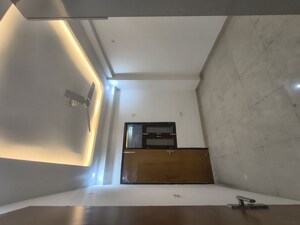 Building Lobby in 4 BHK Builder Floor at RWA Apartments Sector 72, Sector 72 – for Sale