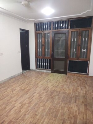 Room in 4 BHK Builder Floor at Safdarjung Enclave – for Rent