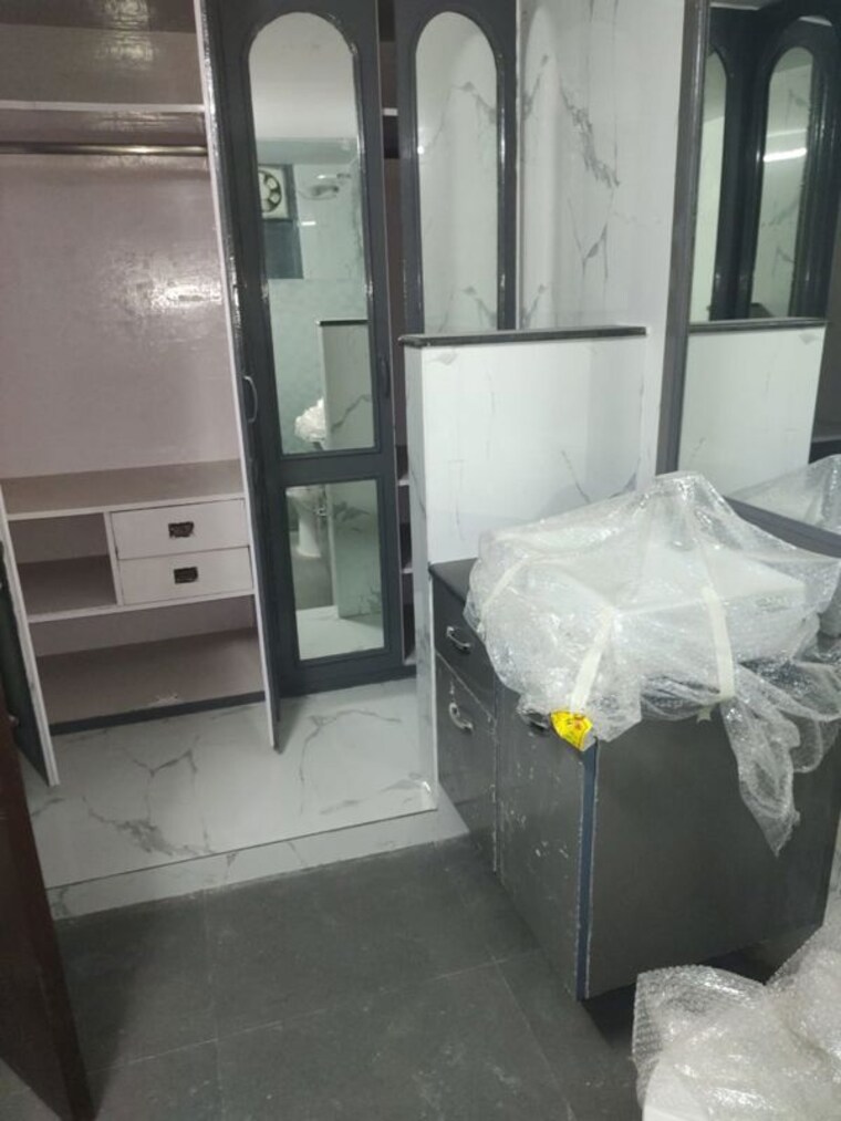 Bathroom, safdarjung enclave 4 Bedroom 2200 Sq.Ft. Builder Floor In Safdarjung Enclave Delhi 10211277