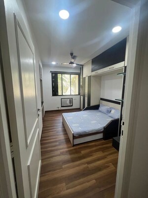 Room in 2 BHK Apartment at Hiranandani Estate Queens, Ghodbunder Road – for Rent