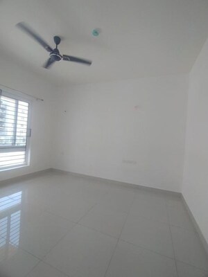 Room in 3 BHK Apartment at Kolte Patil iTowers Exente, Electronic City Phase I – for Rent