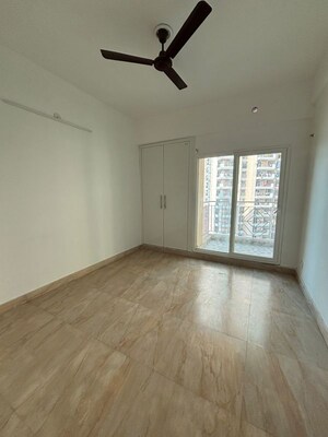 Room in 3 BHK Apartment at Migsun Twiinz, Eta Ii Greater Noida – for Sale