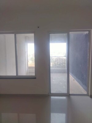 Room in 2 BHK Apartment at Vedant Kingston Aura, Handewadi – for Rent