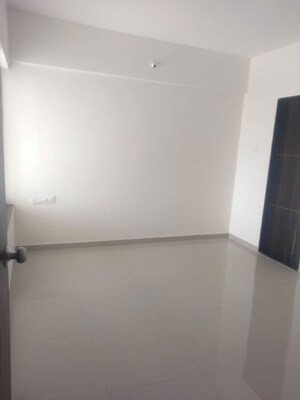 Room in 2 BHK Apartment at Vedant Kingston Aura, Handewadi – for Rent