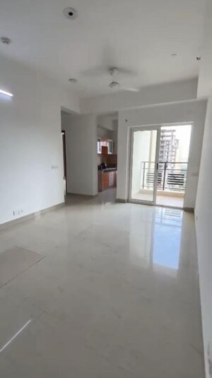 Room in 2 BHK Apartment at Nimbus The Express Park View II, Chi V Greater Noida – for Sale