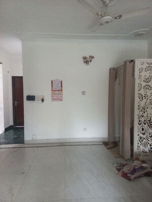 Room in 3 BHK Builder Floor at SS The Palladians, Sector 47 – for Rent
