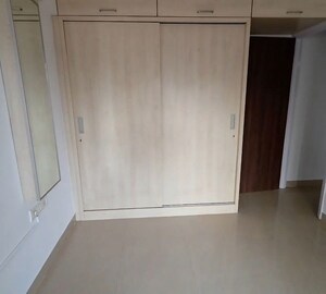 Room in 1 BHK Apartment at Plam House, Senapati Bapat Marg – for Rent