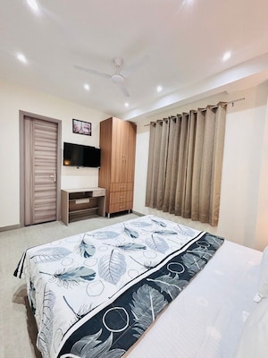 Bedroom in 1 BHK Builder Floor at Sushant Lok I – for Rent