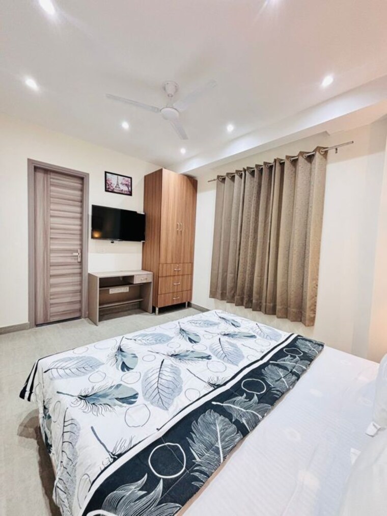 Bedroom, sushant lok i 1 Bedroom 165 Sq.Yd. Builder Floor In Sushant Lok I Gurgaon 10211865