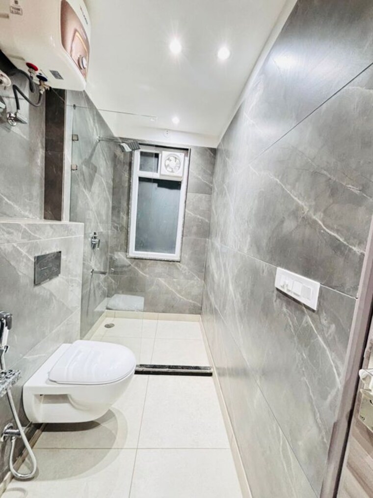 Bathroom, sushant lok i 1 Bedroom 165 Sq.Yd. Builder Floor In Sushant Lok I Gurgaon 10211865