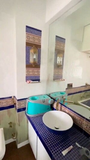 Furnished Amenities in 2 BHK Apartment at Matunga West – for Sale