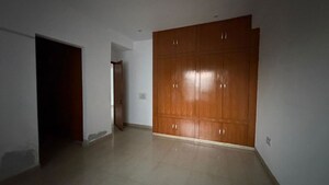 Room in 3 BHK Builder Floor at Sector 52 – for Rent