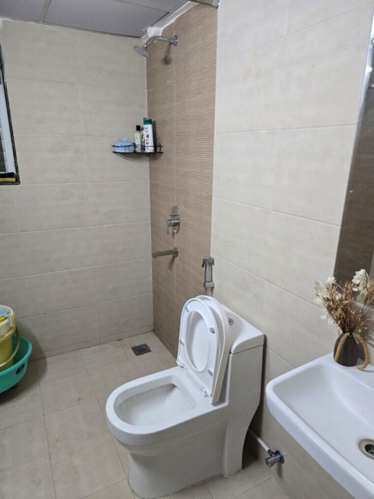 Bathroom, meda-heights 2 Bedroom 1200 Sq.Ft. Apartment In Bellandur Bangalore 10212395