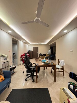 Team Area in 3 BHK Apartment at Bandra West – for Rent