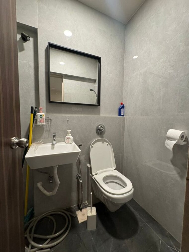 Bathroom, bandra west 3 Bedroom 1100 Sq.Ft. Apartment In Bandra West Mumbai 10212418